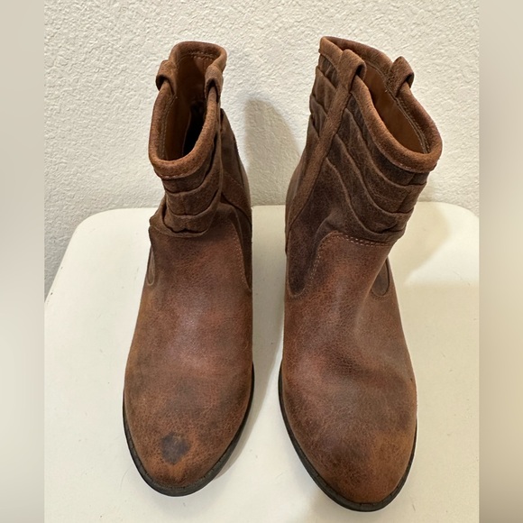 GUC Arizona Jeans Co. AZ Garber Chunky Heel Faux Leather Booties - Picture 4 of 9